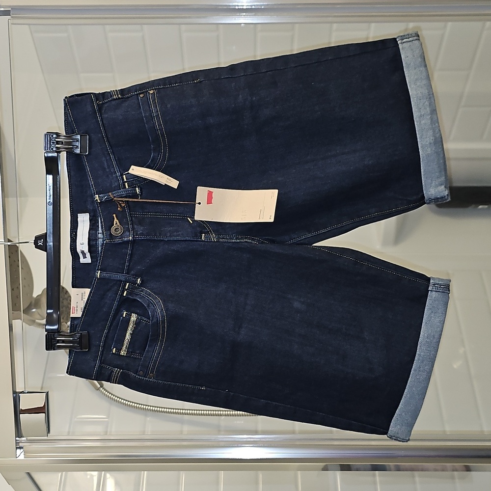 Levi's 515 Bermuda Demim Shorts. Women's Size 6. Dark Wash. NWT.
